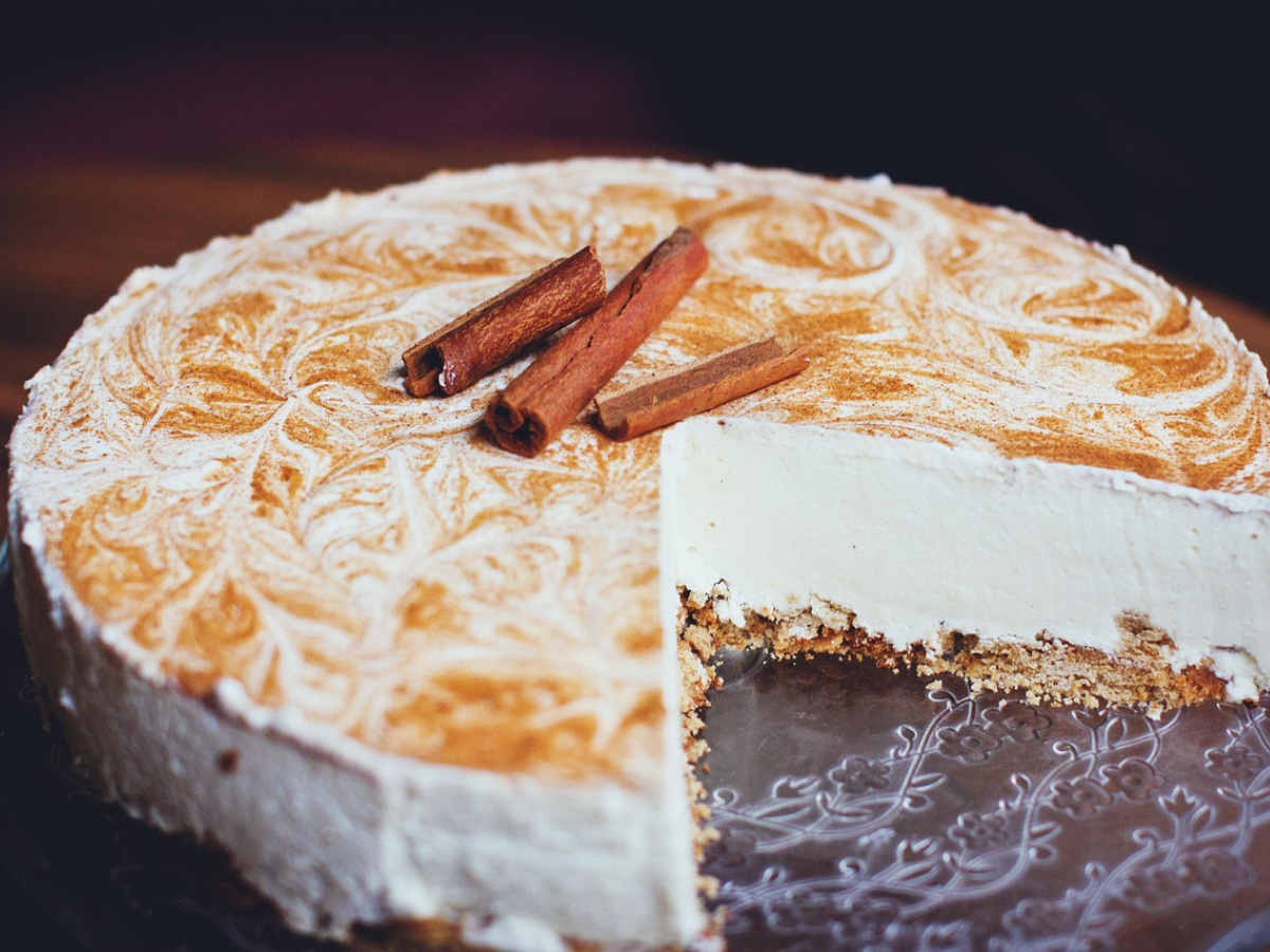 Cinnamon Roll Blondies – Swirled, Sweet & Irresistible